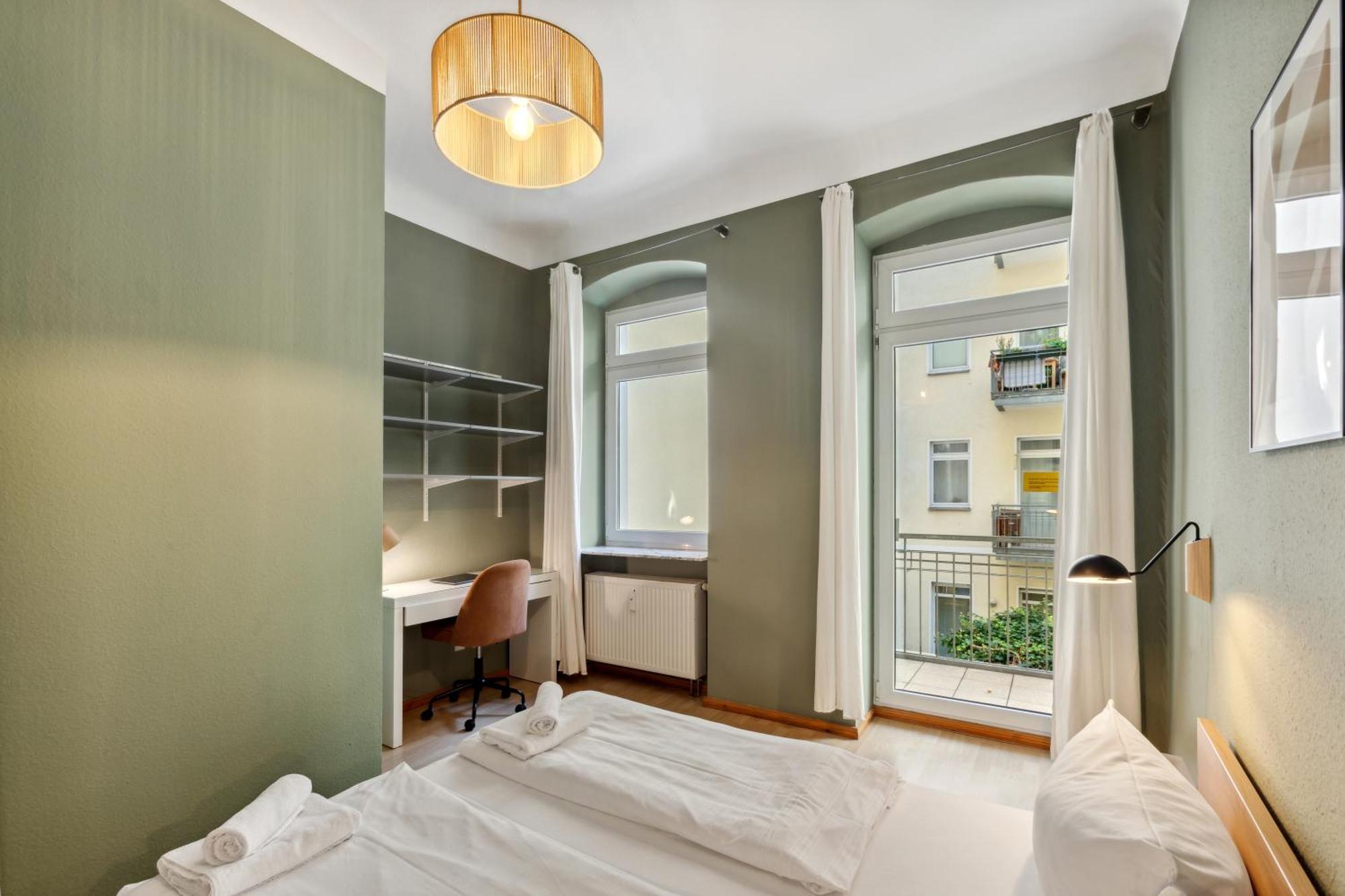 Apartment 1a *