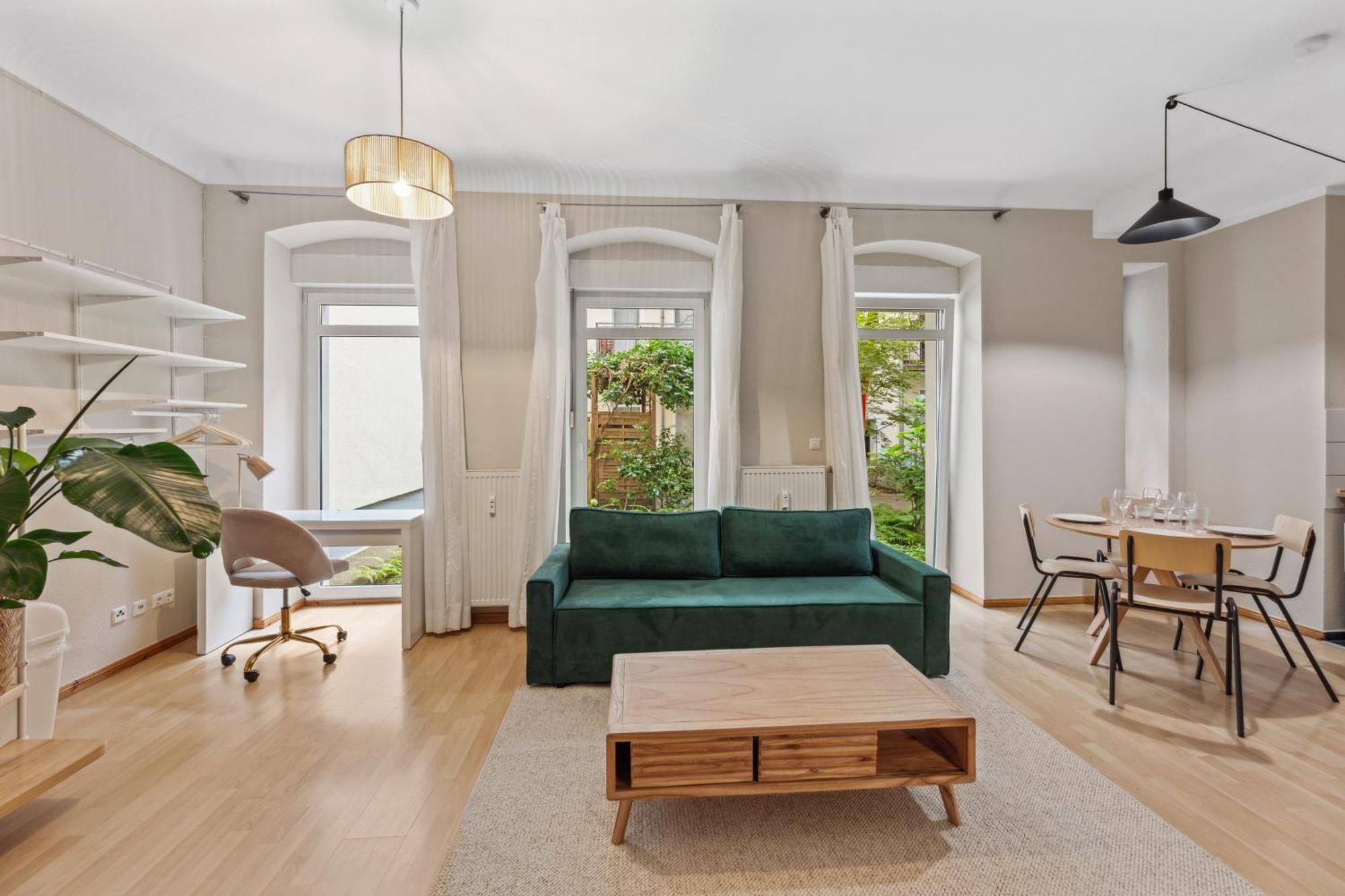Apartment 1a *
